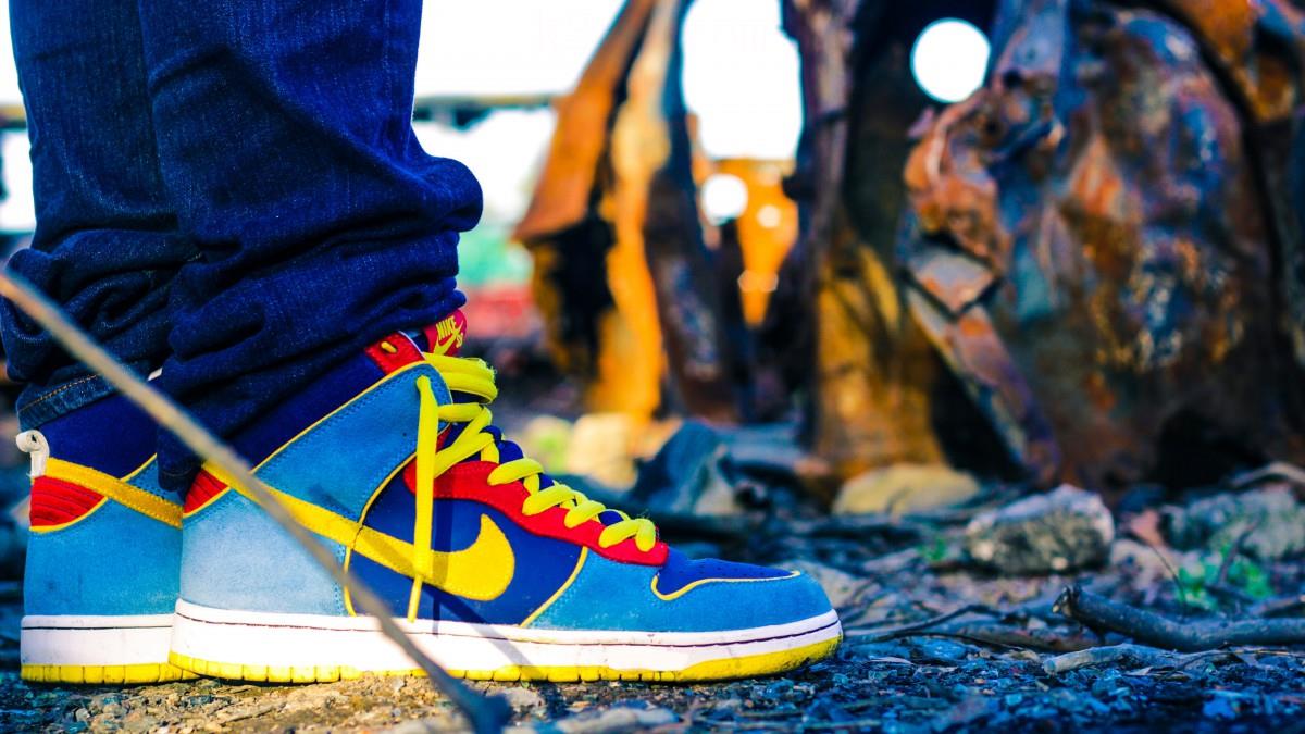 男士阿迪达斯运动鞋图片