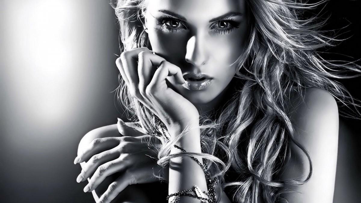 美女黑白照图片