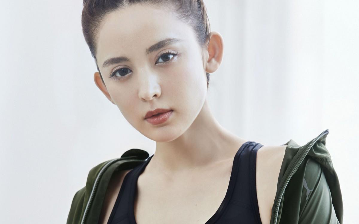 古力娜扎品牌服装代言图片