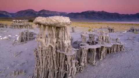 荒凉的沙漠戈壁风光