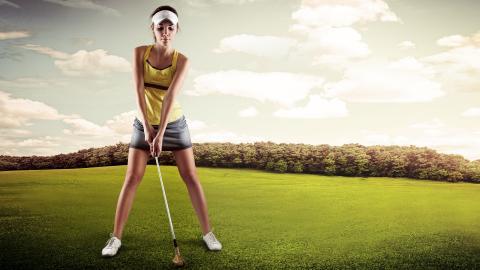 草地美女高尔夫球运动图片