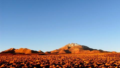 荒凉的沙漠戈壁风光