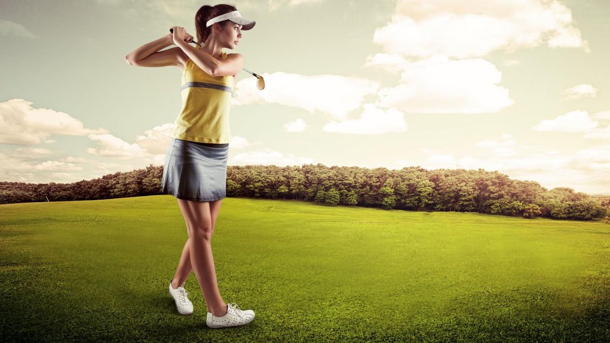 草地美女高尔夫球运动图片