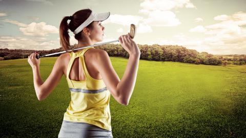 草地美女高尔夫球运动图片