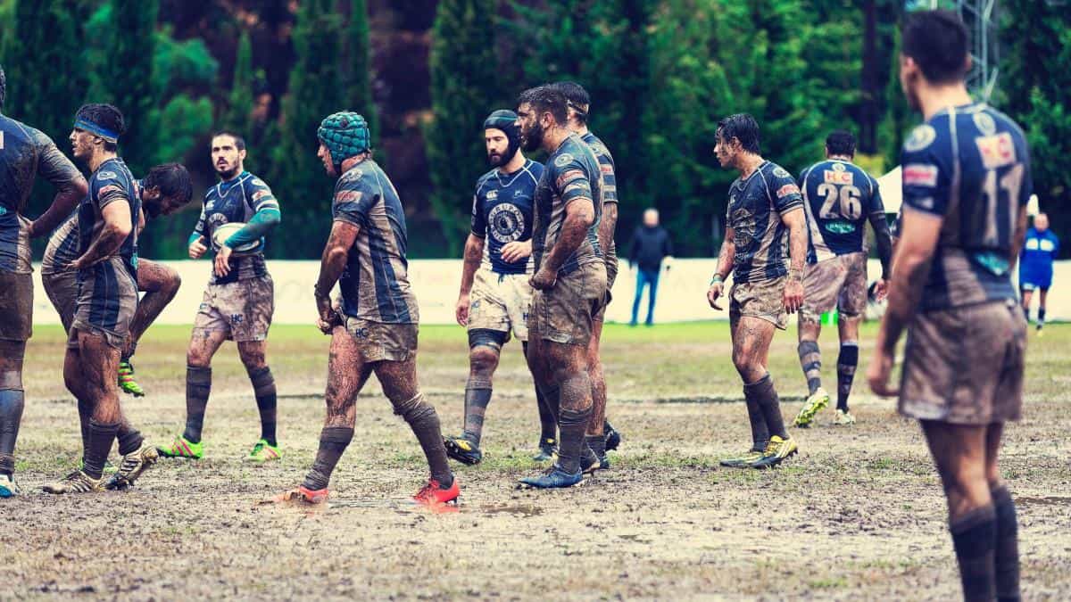 激烈橄榄球运动图片