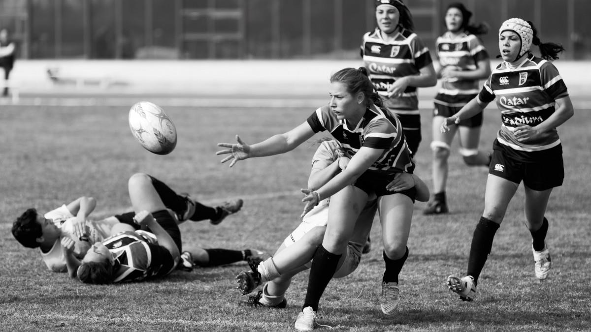 激烈橄榄球运动图片