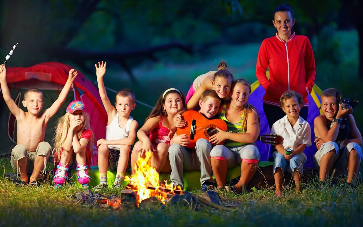 儿童野外露营野营图片