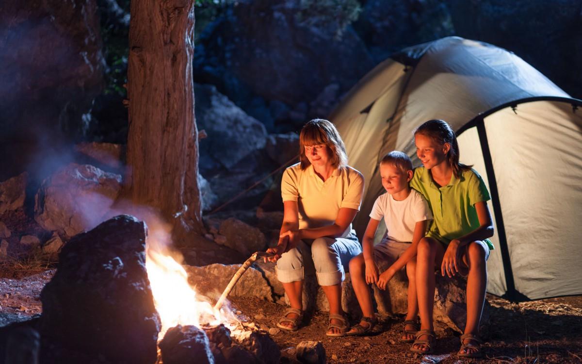 儿童野外露营野营图片