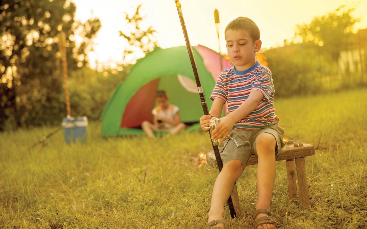 儿童野外露营野营图片