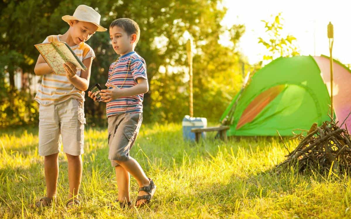 儿童野外露营野营图片