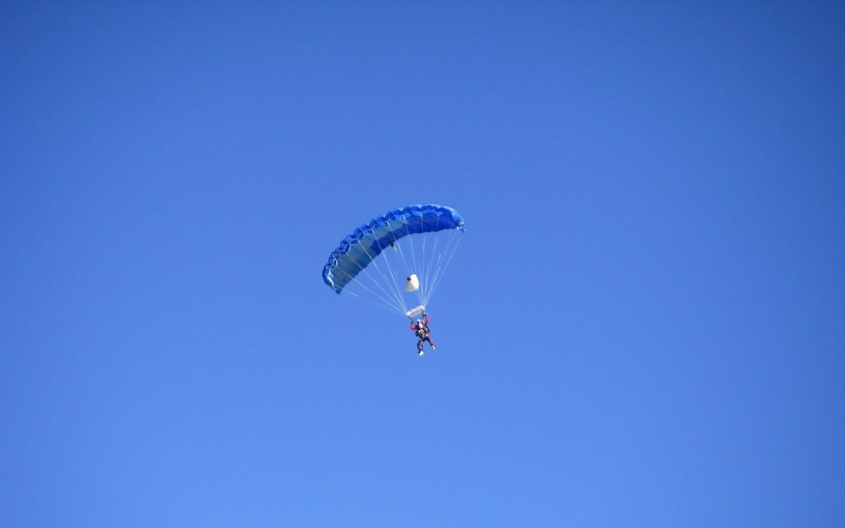滑翔伞极限运动图片