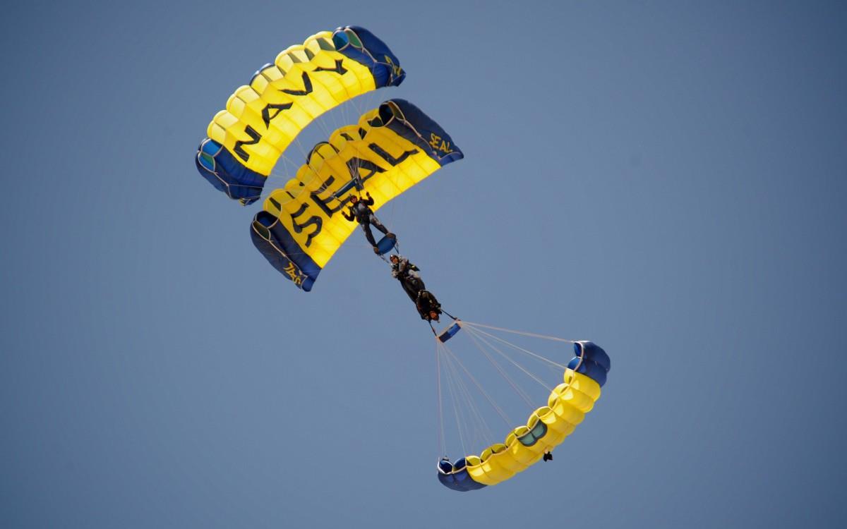 滑翔伞极限运动图片