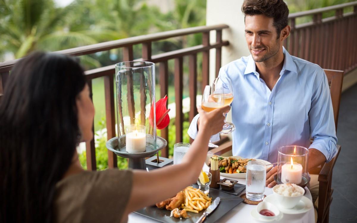 情人情侣烛光晚餐图片