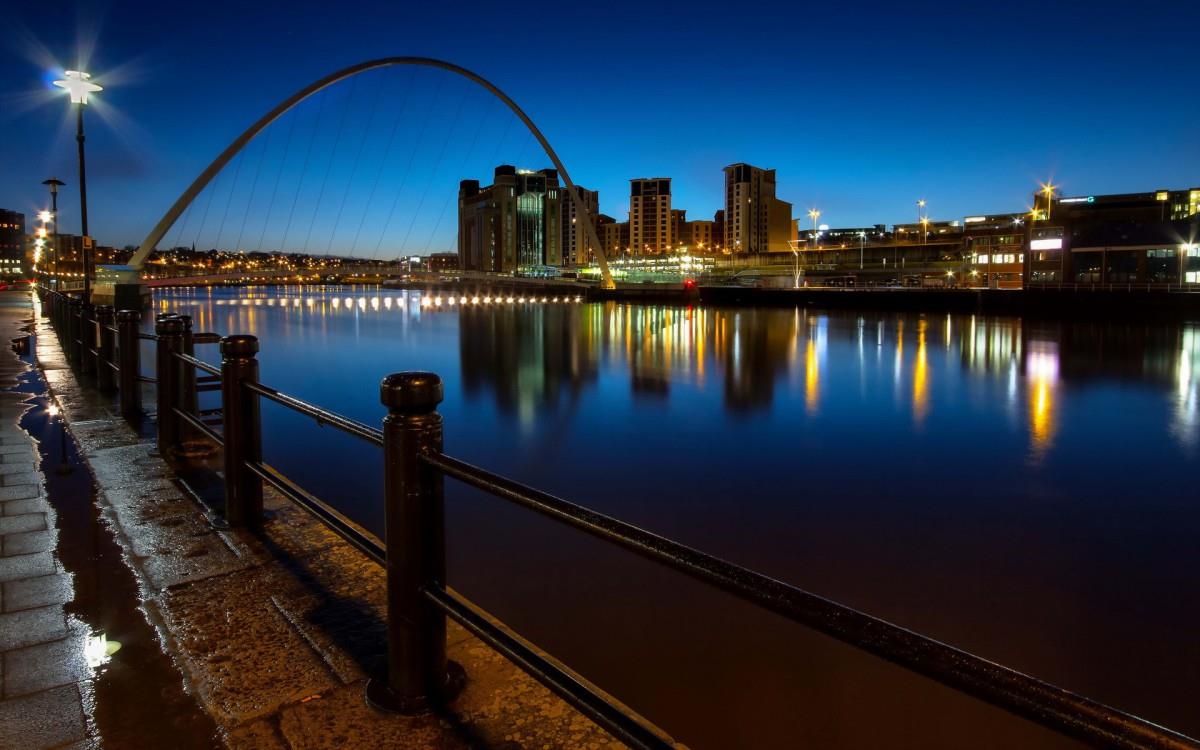 伦敦千禧桥夜景图片