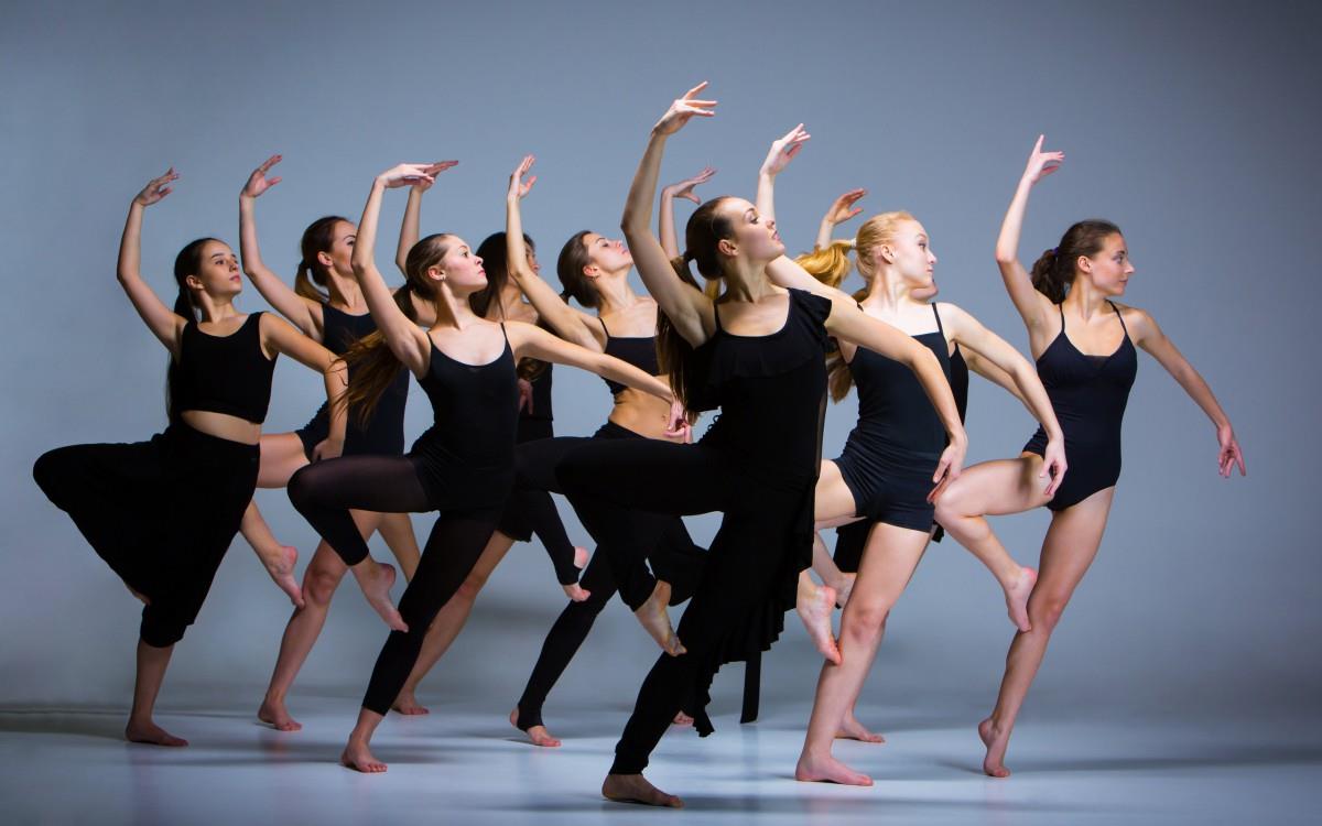 跳芭蕾舞的美女图片