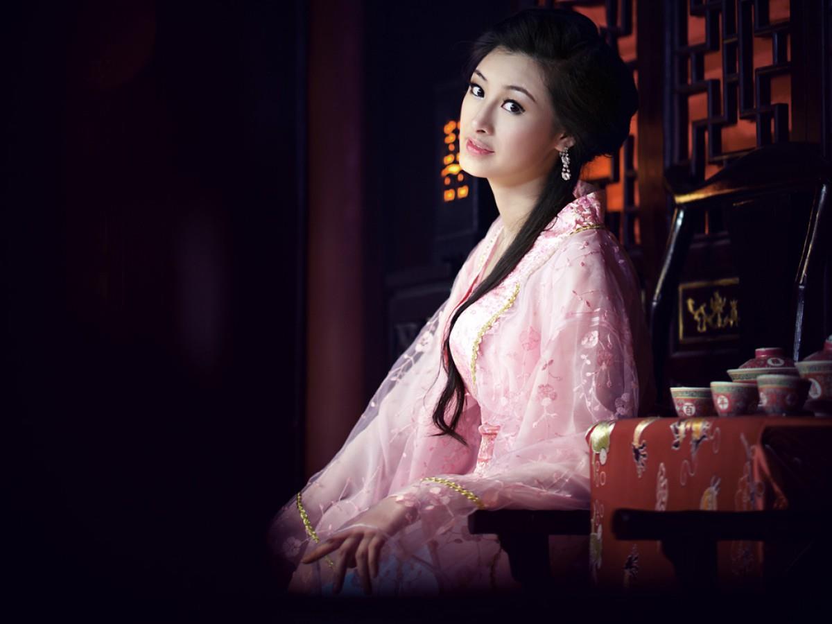 古典琵琶美女图片