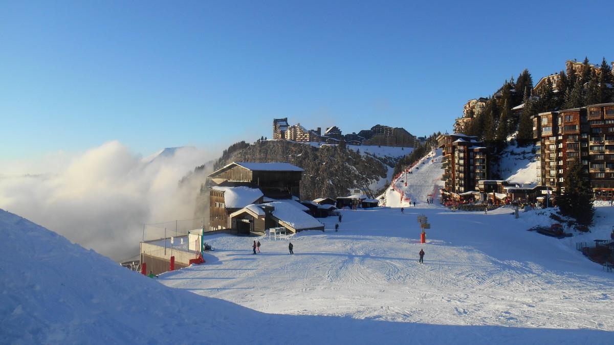 冬季滑雪场滑雪图片