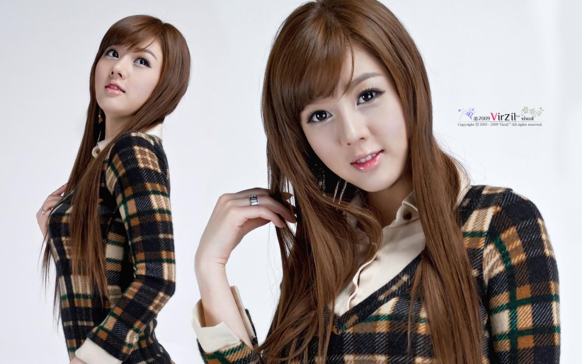 车模美女李智友高清图片