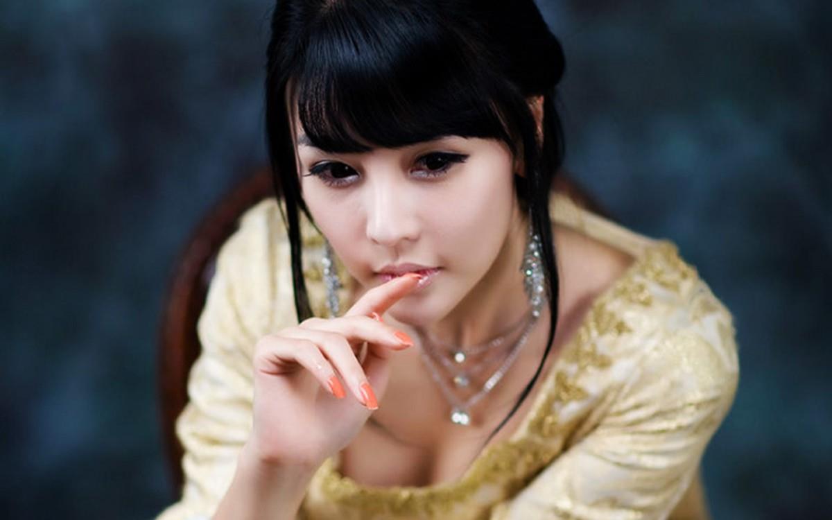 车模美女李智友高清图片