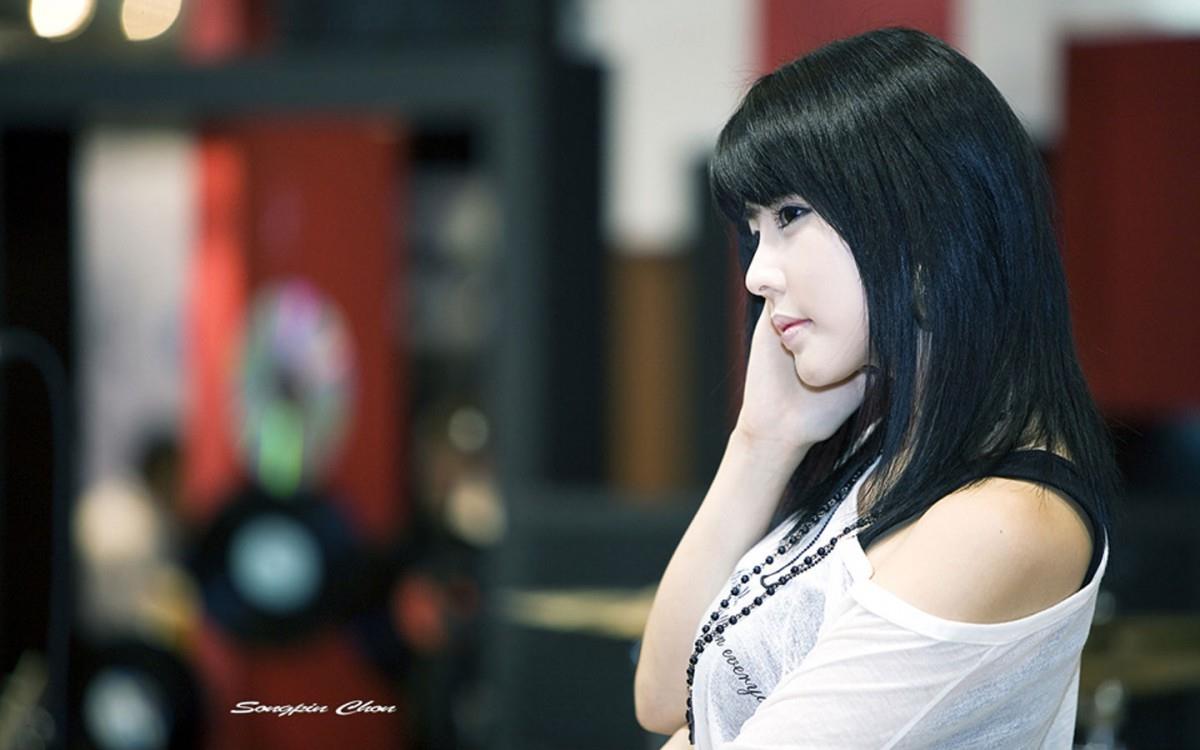 车模美女李智友高清图片