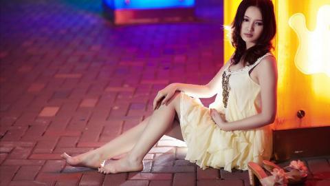 夜色下的美女图片