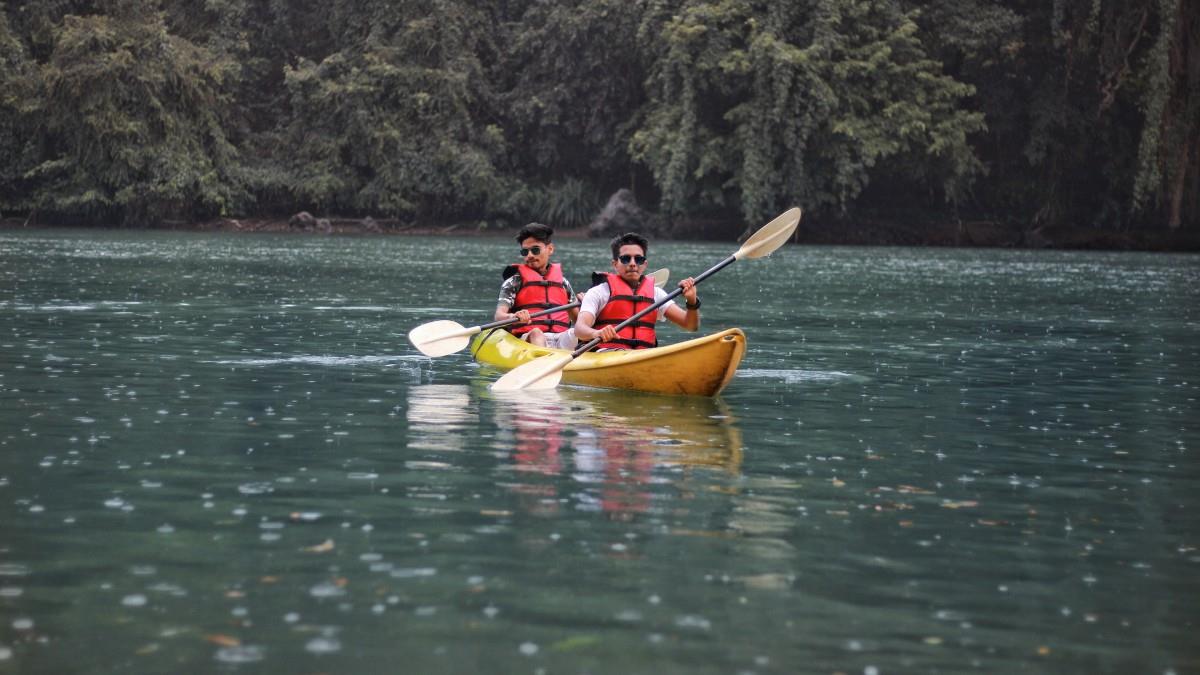 划皮艇运动图片