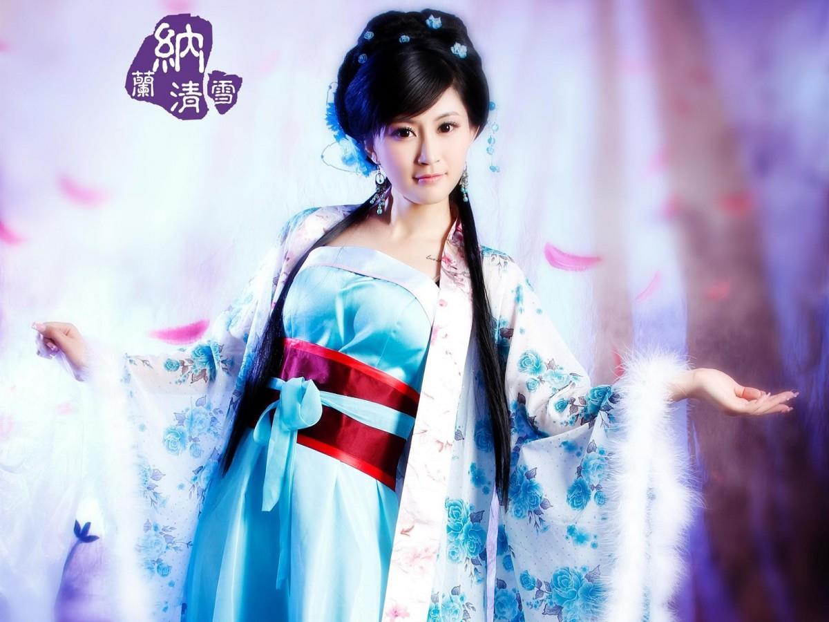 纳兰清雪古装美女图片