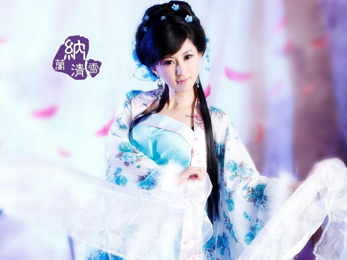纳兰清雪古装美女图片