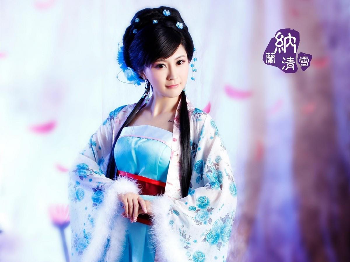 纳兰清雪古装美女图片