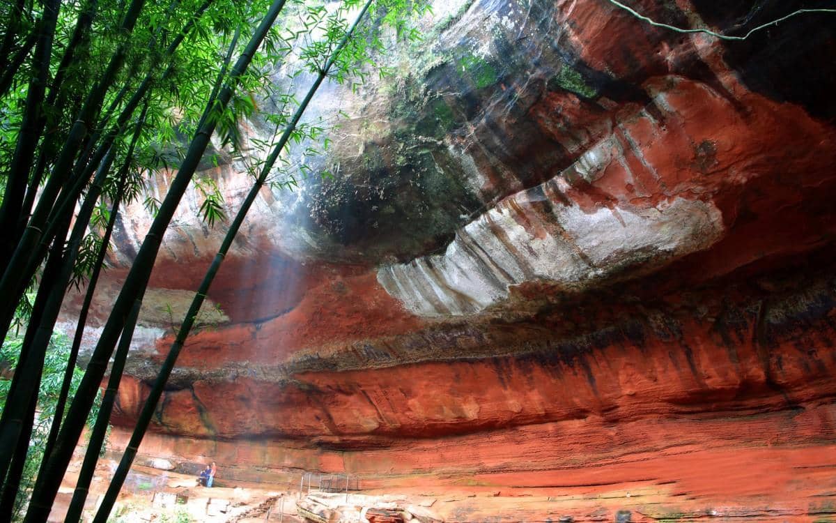 美丽的溪泉瀑布图片