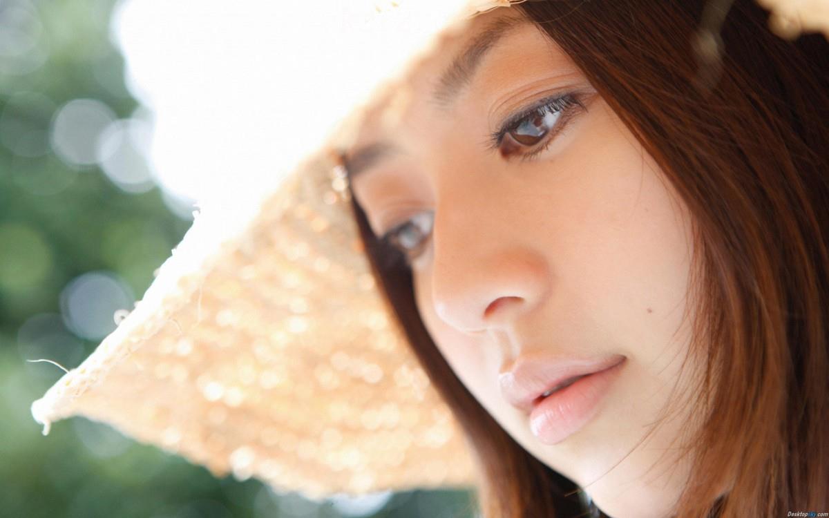 白裙子美女图片