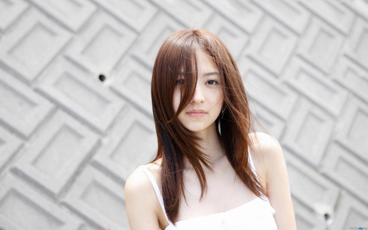 白裙子美女图片