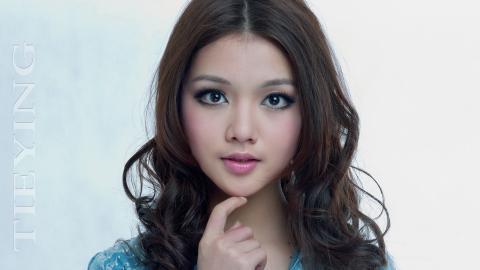 大眼美丽女孩图片