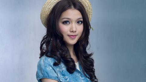 大眼美丽女孩图片