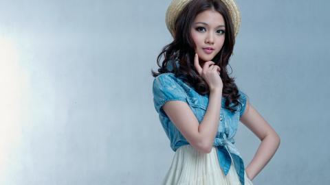 大眼美丽女孩图片