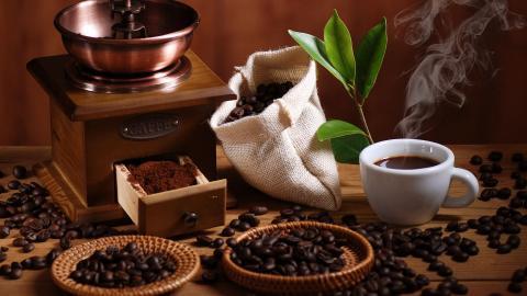 美味的咖啡和咖啡豆图片