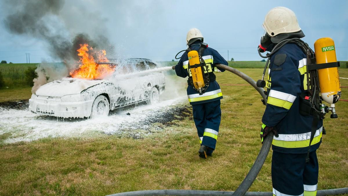 救火英雄消防员图片