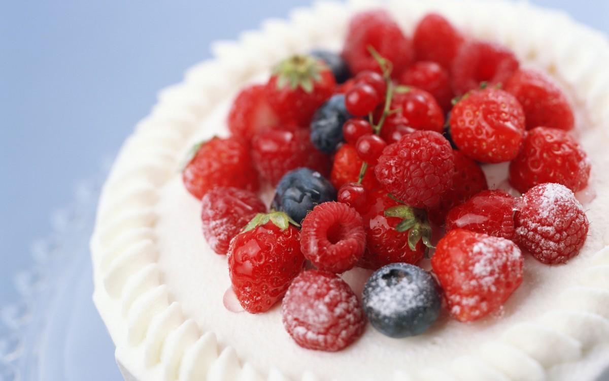 美味甜品草莓蛋糕图片