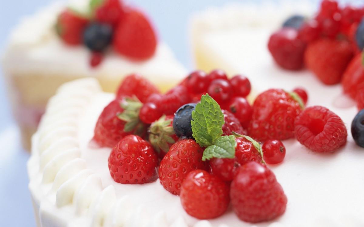 美味甜品草莓蛋糕图片