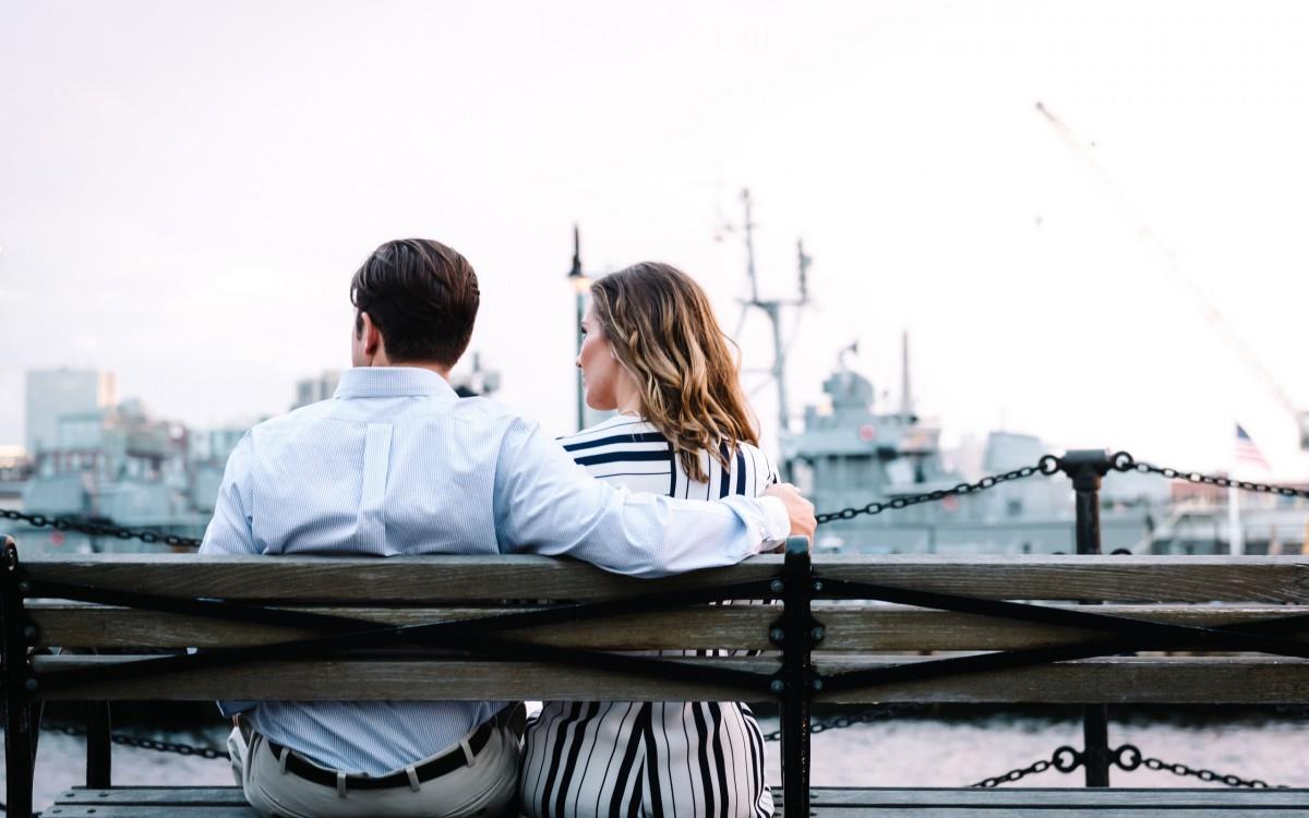 甜蜜情侣背影图片