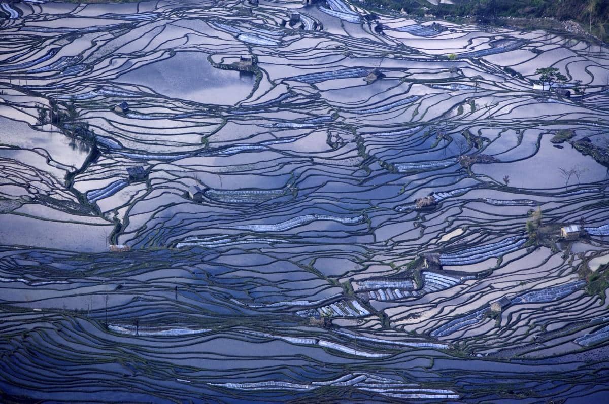 大山里无尽的梯田风光