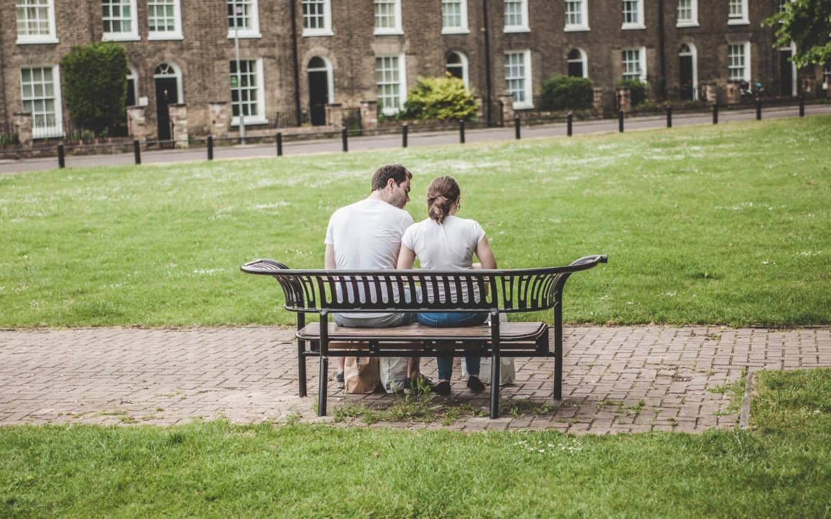 甜蜜情侣背影图片