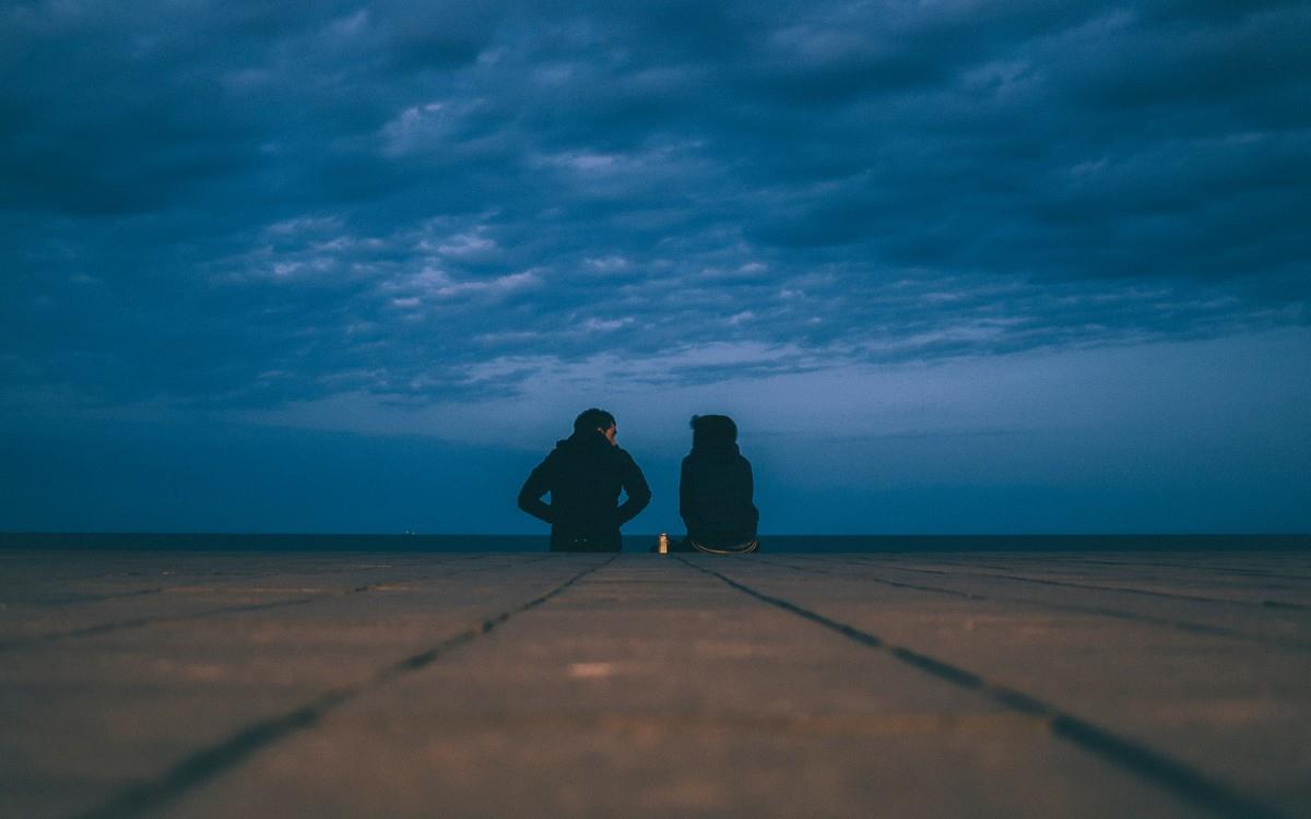 甜蜜情侣背影图片