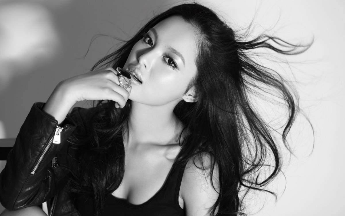 辛芷蕾黑白图片