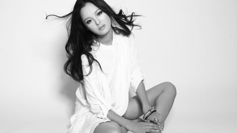 辛芷蕾黑白图片