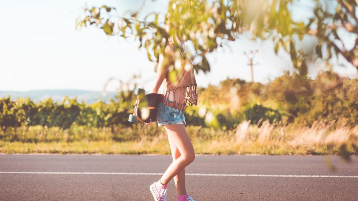 美女滑板运动图片