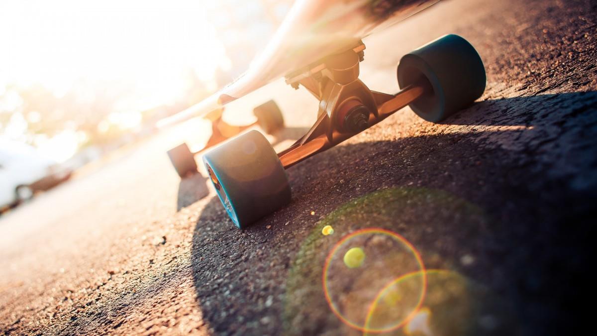 美女滑板运动图片