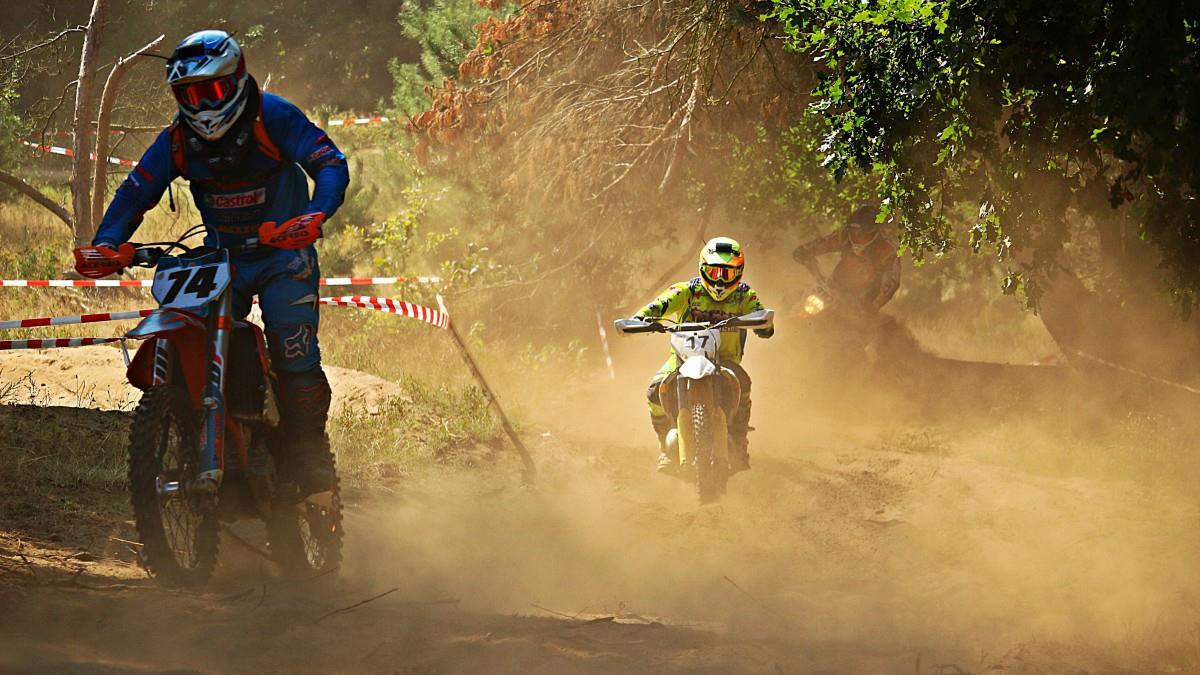 高清越野摩托车比赛图片