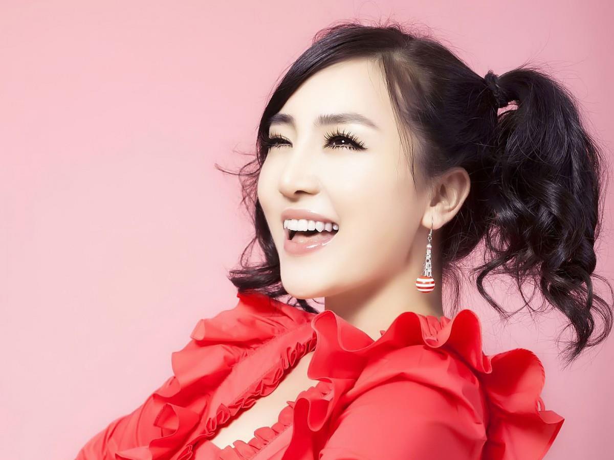 美女夏馨雨图片