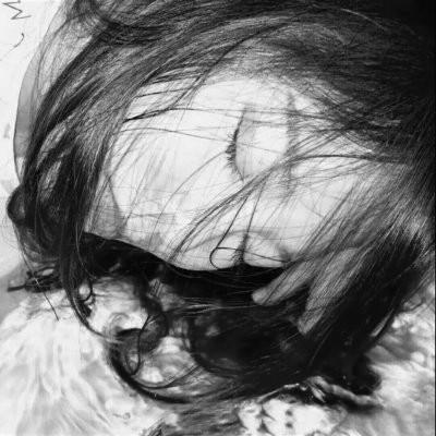 黑白头像伤感图片女 黑白头像女伤感 20张